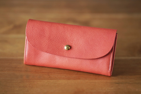 【 送料無料・1週間以内発送 】一枚革で仕立てた長財布　ピンク ギフト 本革