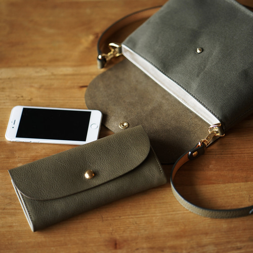 ウルクスト　2wayショルダーバッグ カーキ　美品 ウルクスト 2wayショルダーバッグ カーキ 美品 美品 URUKUST