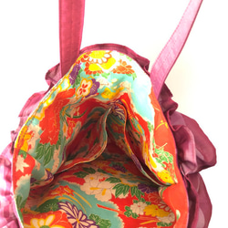 フリルバッグA4サイズ　正絹 ・銘仙　矢羽柄（ピンク色） 3枚目の画像