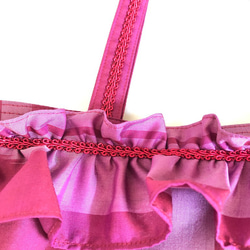 フリルバッグA4サイズ　正絹 ・銘仙　矢羽柄（ピンク色） 5枚目の画像