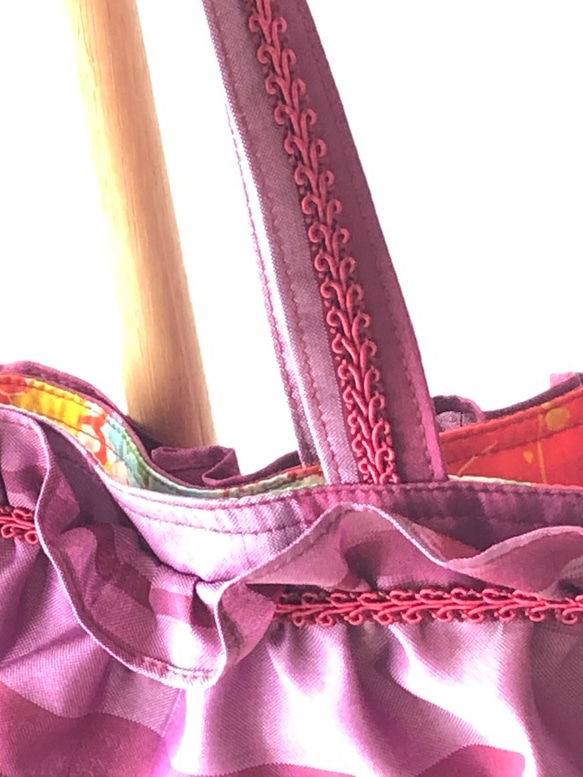 フリルバッグA4サイズ　正絹 ・銘仙　矢羽柄（ピンク色） 4枚目の画像
