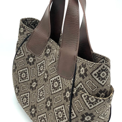 トートバッグ　正絹　通しマチ外ポケット付き(泥大島茶系・クリーム色）中 5枚目の画像