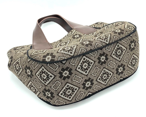 トートバッグ　正絹　通しマチ外ポケット付き(泥大島茶系・クリーム色）中 6枚目の画像