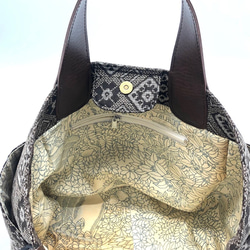 トートバッグ　正絹　通しマチ外ポケット付き(泥大島茶系・クリーム色）中 7枚目の画像