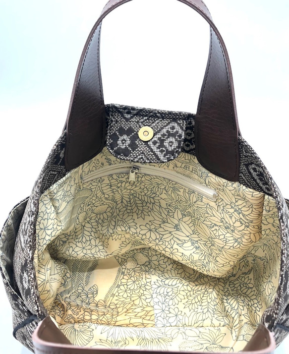 トートバッグ　正絹　通しマチ外ポケット付き(泥大島茶系・クリーム色）中 7枚目の画像