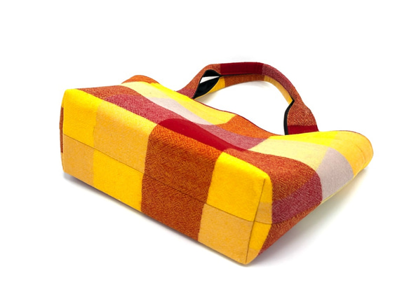 トートバッグ　　着物地本英ネル(ウール100%) チェック柄  （黄赤ベージュ色・乳白色) 4枚目の画像