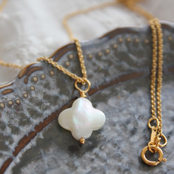 マザー オブ パール 白蝶貝のフラワーシェルネックレス 14kgf