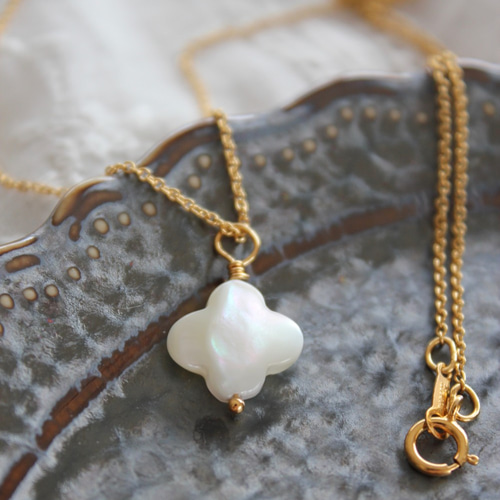 マザー オブ パール 白蝶貝のフラワーシェルネックレス 14kgf