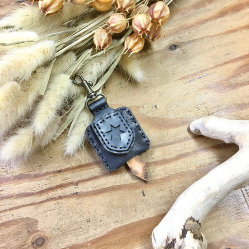 レザーキーキャップ OJAGA DESIGN(オジャガデザイン) CAPH 革小物 ハンドメイド キーホルダー OJAGADESIGN 通販|Creema(クリーマ) 7994268 レザーキーキャップ OJAGA DESIGN(オジャガデザイン) CAPH 革小物 ハンドメイド キーホルダー OJAGADESIGN 通販|Creema(クリーマ) 7994268