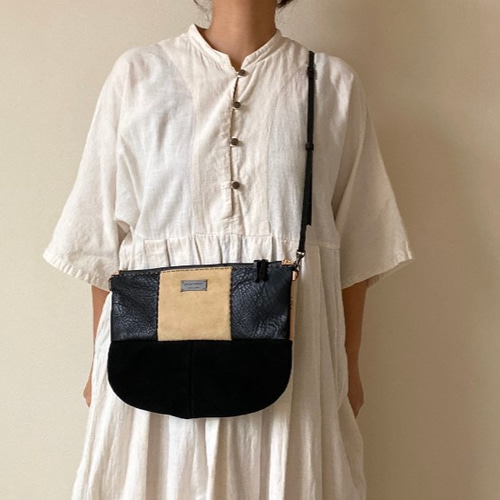 レザーショルダーバッグ OJAGADESIGN(オジャガデザイン) サコッシュ 本