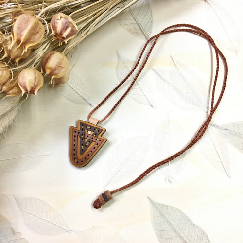 レザーネックレス フォークロア ハンドメイドレザー クラフトレザー