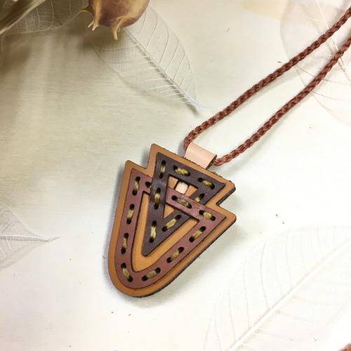 レザーネックレス フォークロア ハンドメイドレザー クラフトレザー