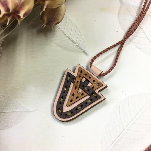 レザーネックレス フォークロア ハンドメイドレザー クラフトレザー