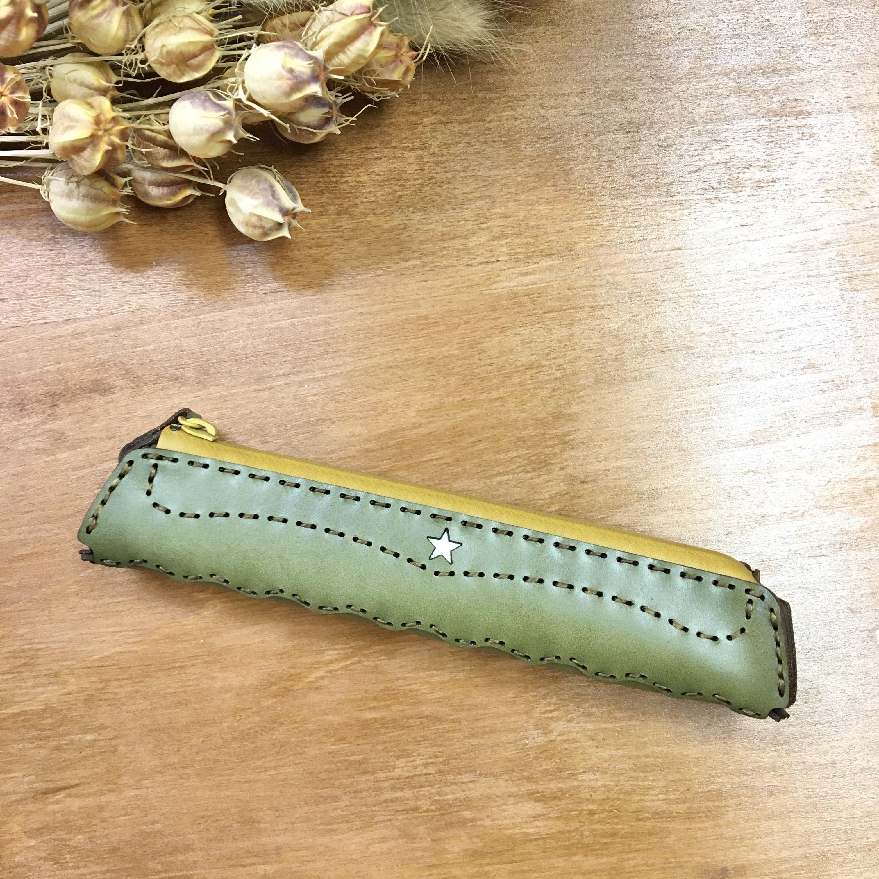 レザーペンケース　ハンドメイドレザー　手縫い　クラフトレザー　ojagadesign  オジャガデザイン