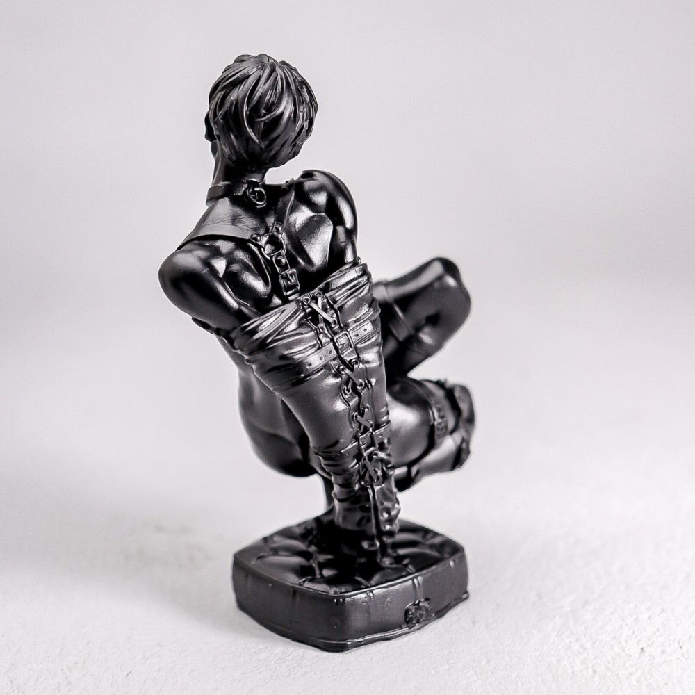 You too, release yourself ”BLACK”/ STATUE