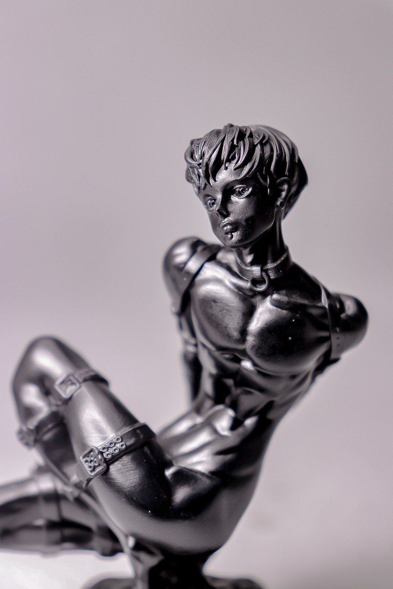 You too, release yourself ”BLACK”/ STATUE