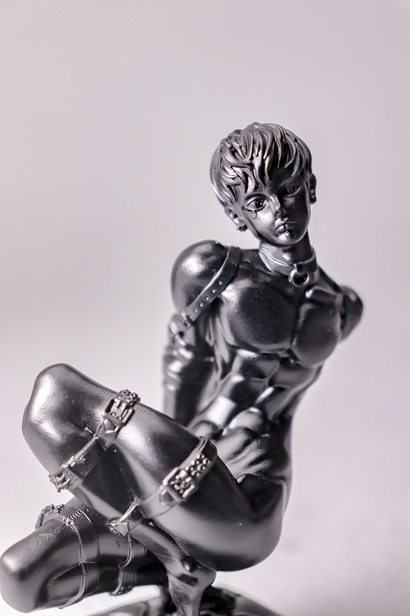 You too, release yourself ”BLACK”/ STATUE