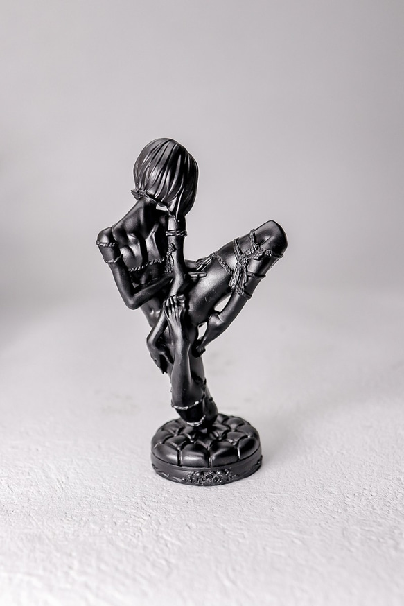 Unleash your repressed passion ”BLACK”/ STATUE 4枚目の画像