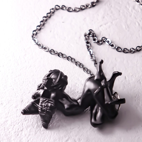 A little quiet, dog girl "BLACK"  / PENDANT 8枚目の画像