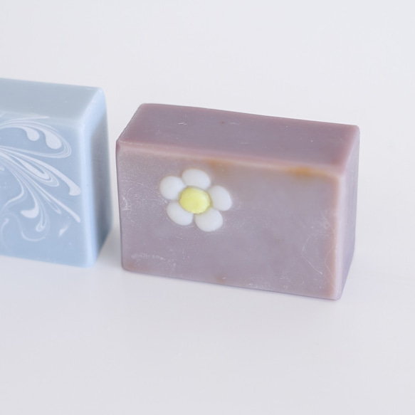 2個セット：紫根石鹸（アウトレット）とロイヤルリボン石鹸 2枚目の画像