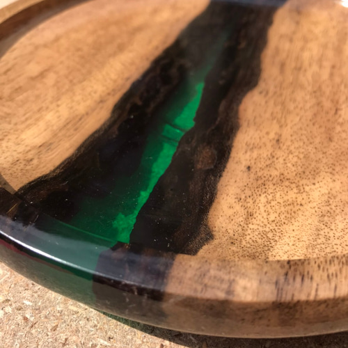 かなり希少　黒柿 × レジン樹脂の木皿 銘木 黒柿 レジン 木皿 中皿 ozcraft 通販 9346952｜Creema