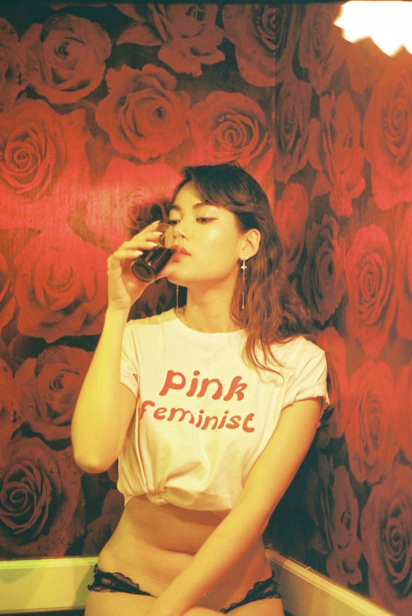 フェミニスト　Tシャツ　ピンクカラー 3枚目の画像