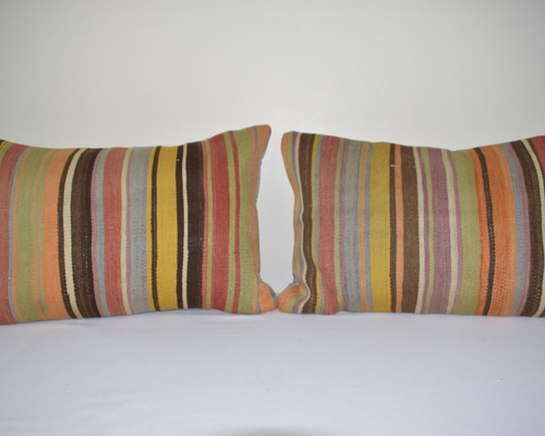クッションカバー ストライプ キリム オールドキリムを使った、ストライプ模様がおしゃれなクッション