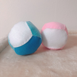 フェルトボール ✽ おもちゃ ✽ パステルピンク&ブルー 2個セット 1枚目の画像