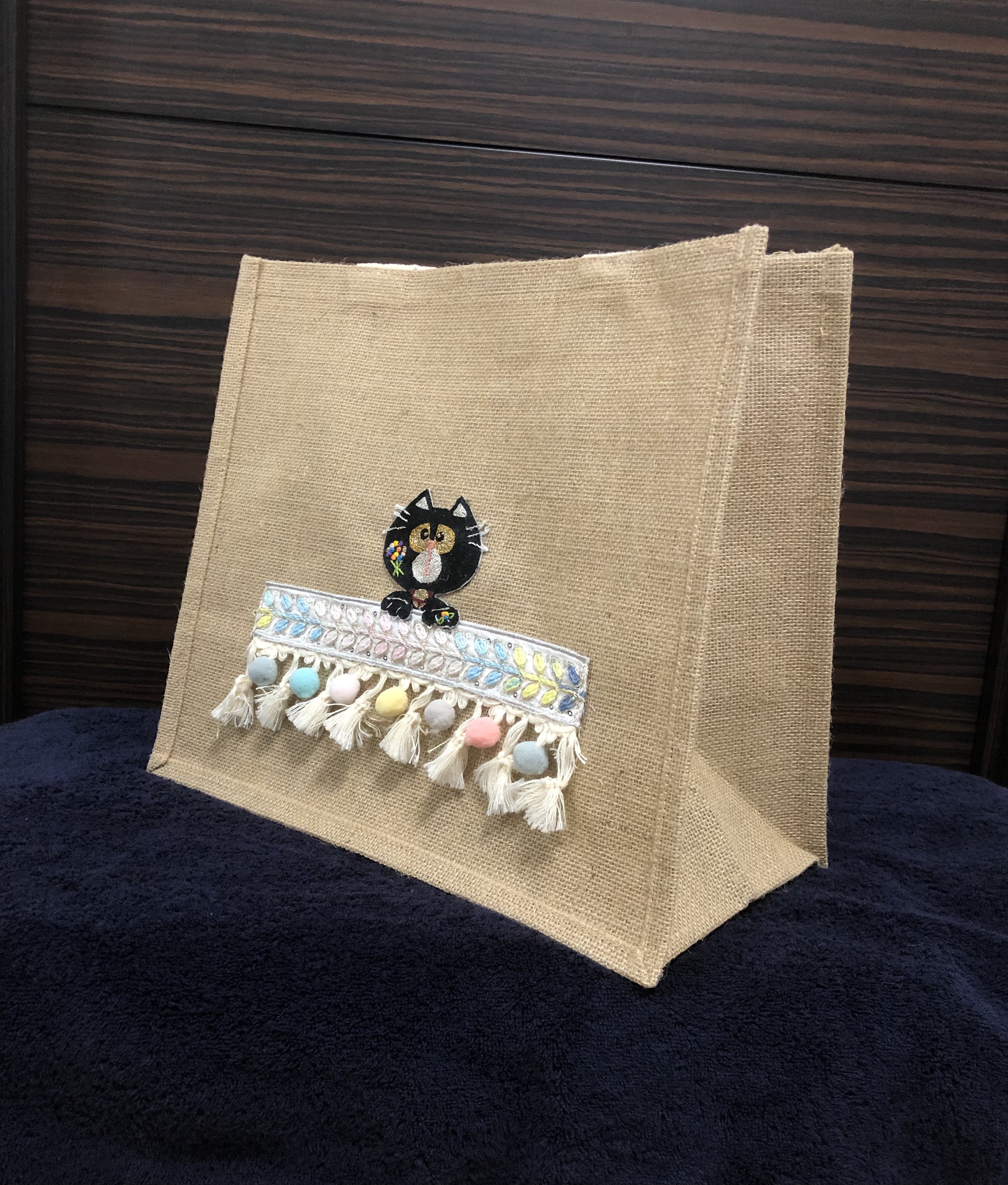 Akkiy’s Cats のジュートバッグ　(ベランダからHello)