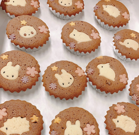 かわいいマドレーヌ 10個入り 《ギフト箱なし》 スイーツ・お菓子・パン おかしの家 通販｜Creema(クリーマ)