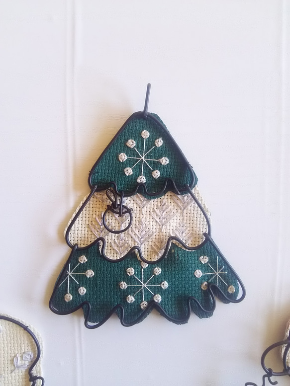 北欧風 刺繍入りクリスマスガーランド～ワイヤークラフト～ 4枚目の画像