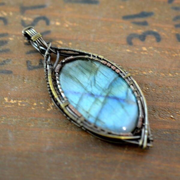 ラブラドライト　真鍮ワイヤー　ペンダント　/　A01