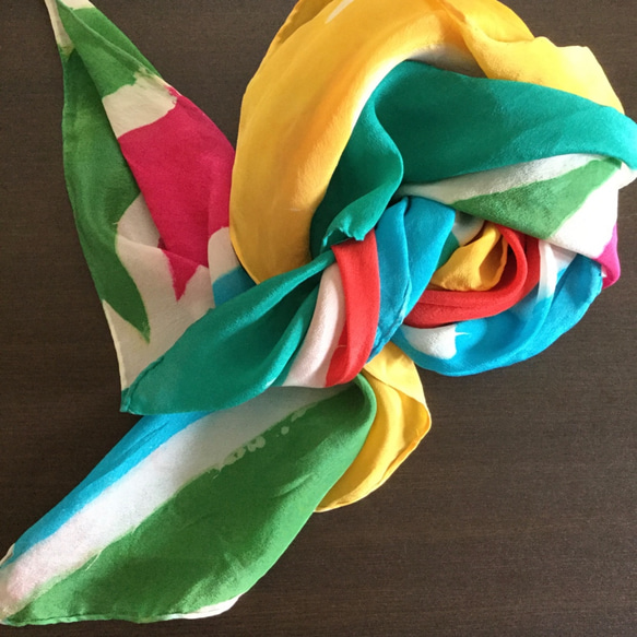 型染　シルクスカーフ　椿柄 2枚目の画像