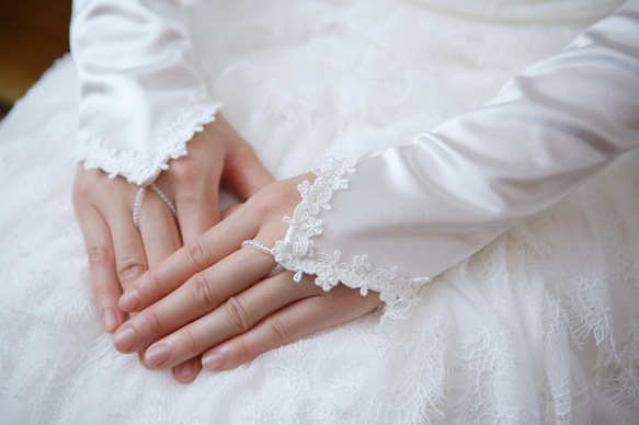【販売終了】サテン フィンガーレス グローブ・肘下 ⑫|結婚式 挙式 花 レース ロング  ウエディング 花嫁 1枚目の画像