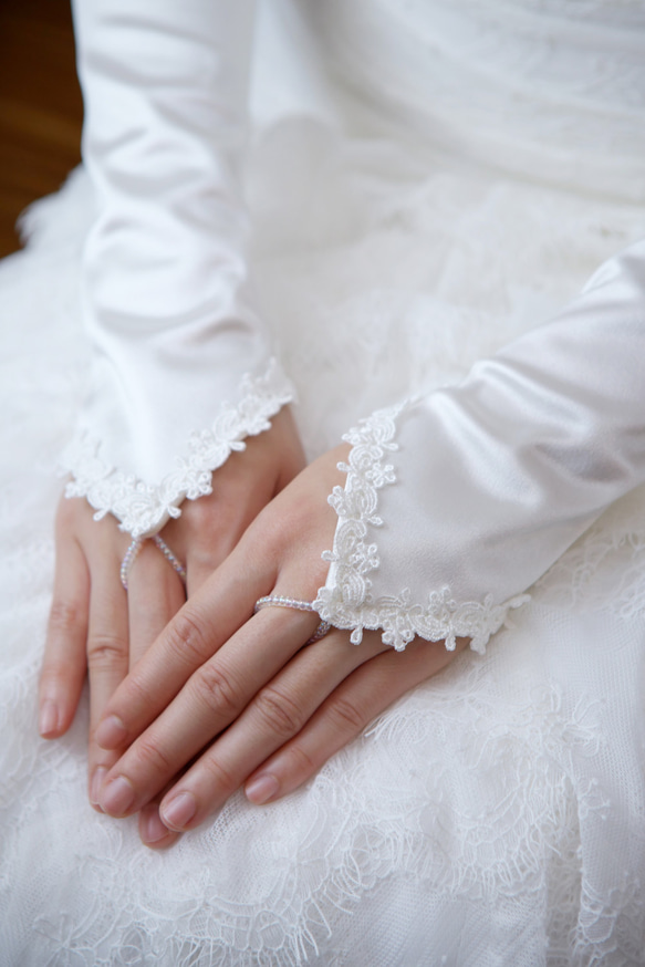 【販売終了】サテン フィンガーレス グローブ・肘下 ⑫|結婚式 挙式 花 レース ロング  ウエディング 花嫁 3枚目の画像