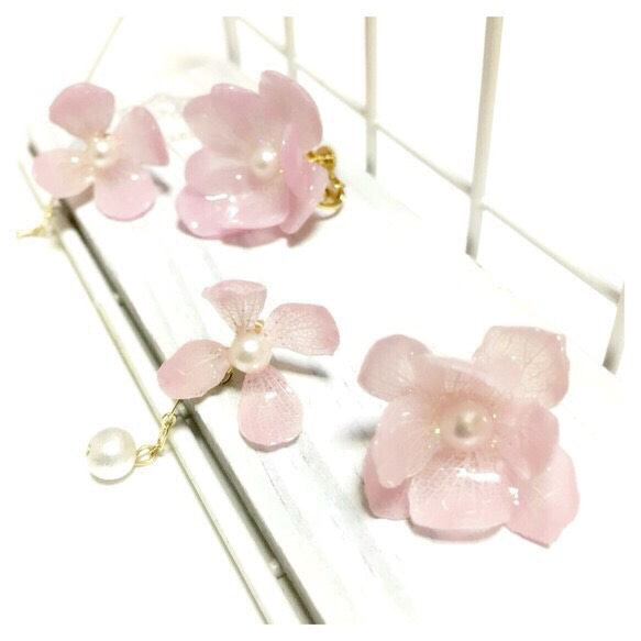 貨真價實的绣球花<Sakura-colored>(不對稱)耳環/耳釘(RP-CB-P/E) 第1張的照片