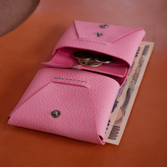 イタリアンレザーで作った【コンパクトな二つ折り！レザーミニウォレット：fuxia】革 ミニ財布 コンパクト財布 4枚目の画像
