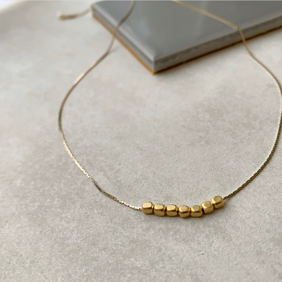 【201】matte beads × gold boxchain necklace 2枚目の画像