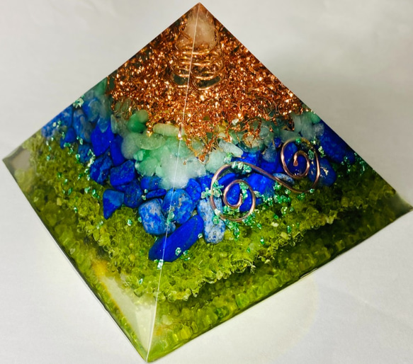 【ポジティブ・幸運・お守り】フラワーオブライフ 黄金比ピラミッド型オルゴナイト 3枚目の画像