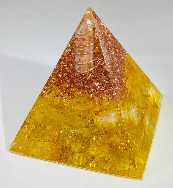 天然水晶（レモンシトリン）5cmピラミッド