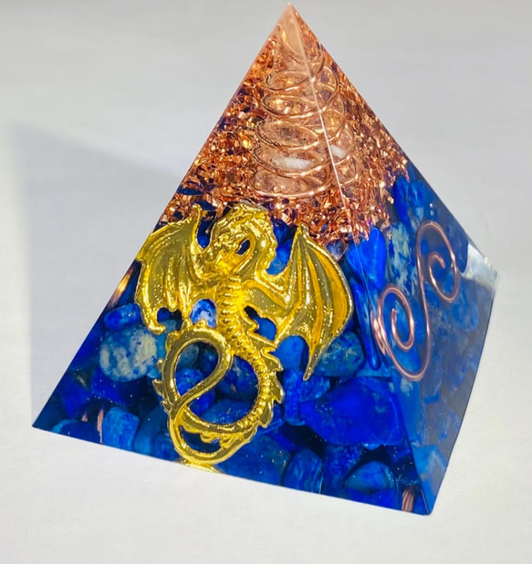 ≪定制≫ 青金石 [Good Luck/Amulet] Dragon Pyramid Orgonite 第1張的照片