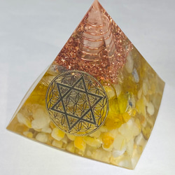 【きんうんUP・リラックス】フラワーオブライフ六芒星 ピラミッド型 オルゴナイト 1枚目の画像