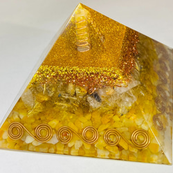 【きんうんUP・商売繁盛・リラックス】ドラゴン 黄金比ピラミッド型 オルゴナイト 2枚目の画像