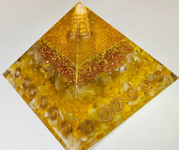 【きんうんUP・商売繁盛・リラックス】ドラゴン 黄金比ピラミッド型 オルゴナイト 3枚目の画像