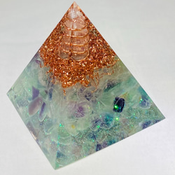 ≪受注制作≫フローライト【集中力UP・思考力UP・浄化】ピラミッド型 オルゴナイト 3枚目の画像