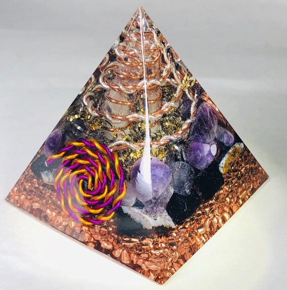 【魔除け・トラブル回避・恋愛運】メタトロンキューブ ピラミッド型 オルゴナイト 2枚目の画像