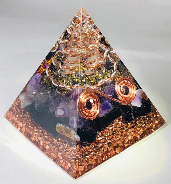 【魔除け・トラブル回避・恋愛運】メタトロンキューブ ピラミッド型 オルゴナイト 3枚目の画像