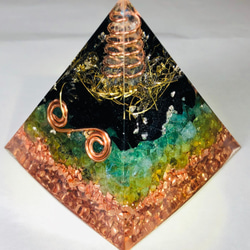 【疲労回復・ストレス緩和・浄化】フラワーオブライフ ピラミッド型 オルゴナイト 2枚目の画像