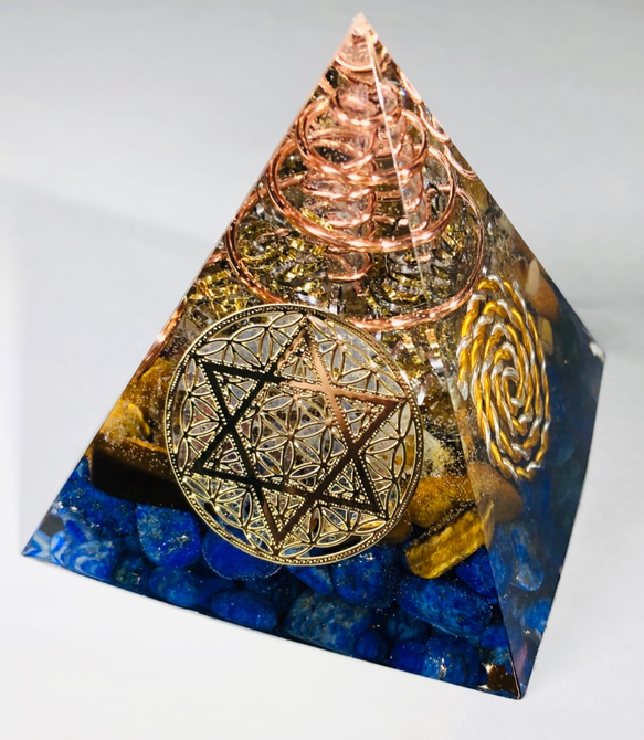【きんうん・しごとうん・お守り】フラワーオブライフ六芒星 ピラミッド型 オルゴナイト 1枚目の画像