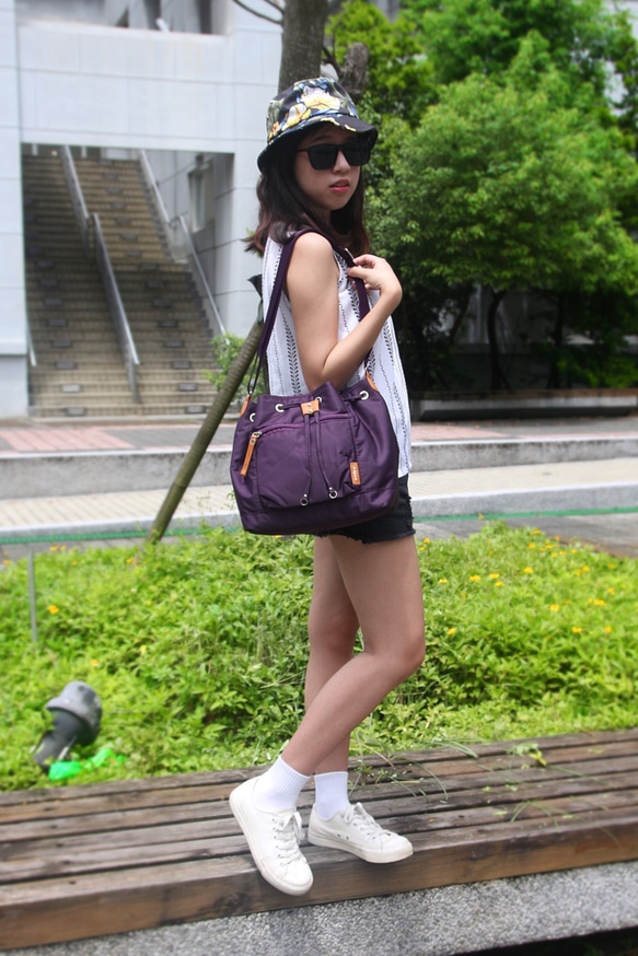 【KOPER】輕甜焦糖-Brisk束口斜肩包 幻想紫(MIT台灣製造) 第3張的照片